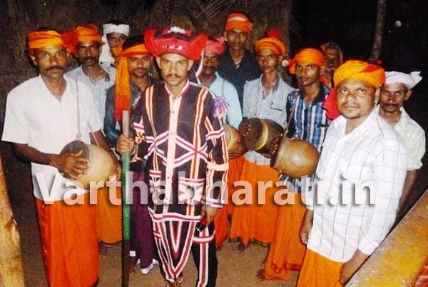 ಭಟ್ಕಳ; ಕುಂಬ್ರಿ ಮರಾಠಿ ಸಮುದಾಯದ ಹೋಳಿ ಕುಣಿತ